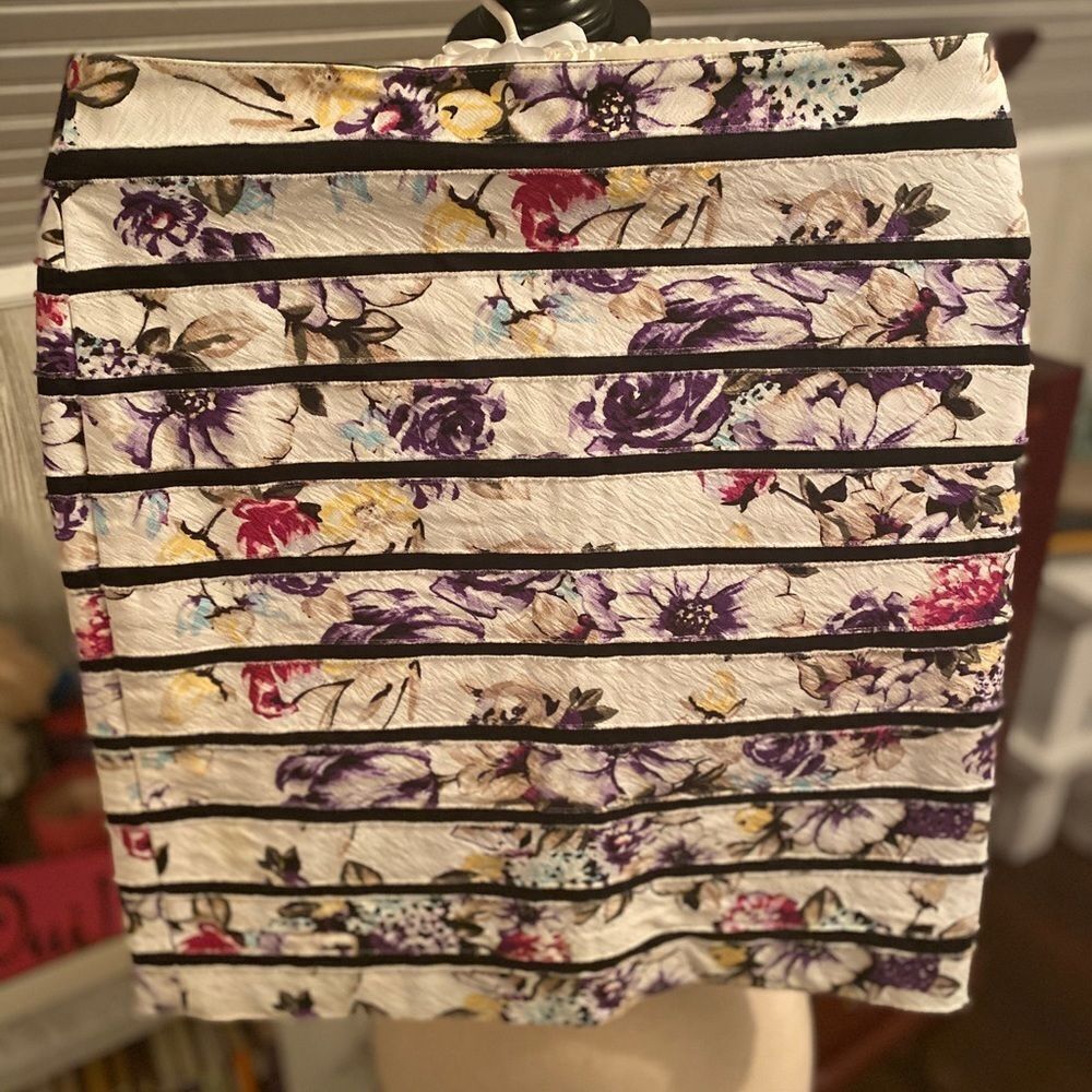 *Floral Chic* Sz 2 WHBM Lined Pleated Pencil Skirt